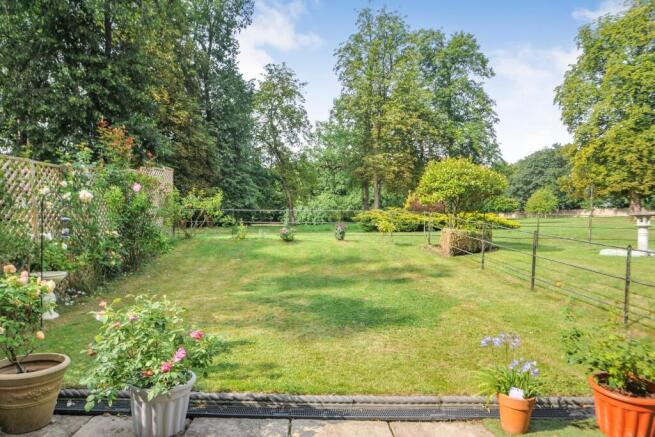 3 bed Terraced for sale Image 11