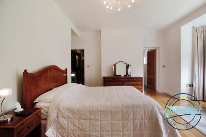 Main bedroom with ensuite and dressing room