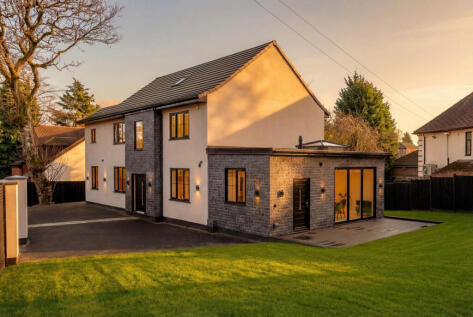 Wells Avenue, Manchester, M25