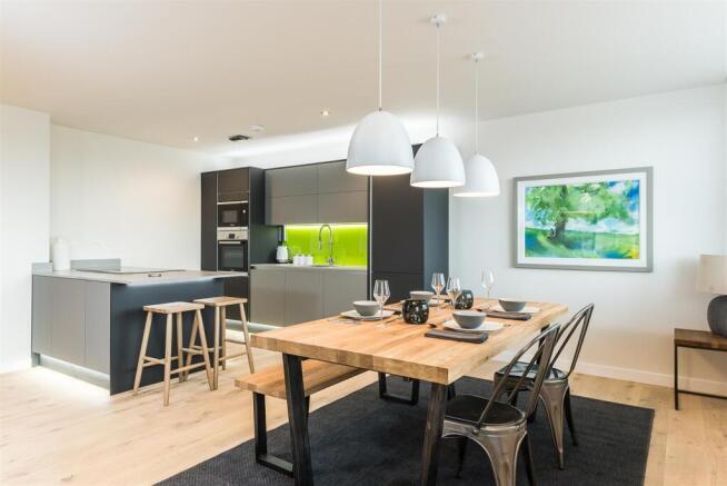 8236576-interior08-max.jpg