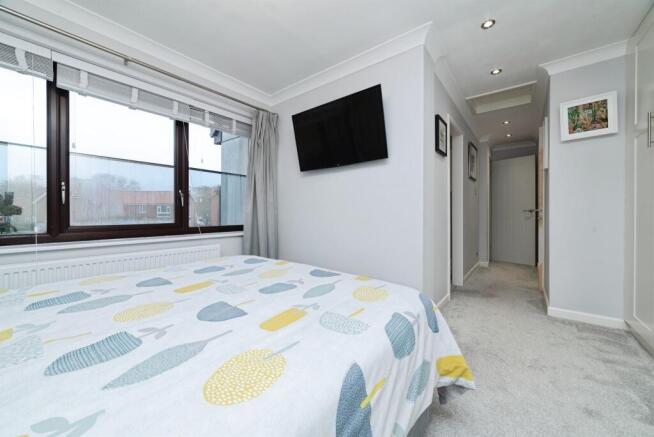 4 bed Detached for sale Image 8