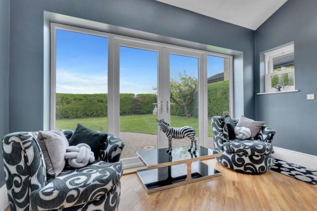 5 bed Detached for sale Image 12