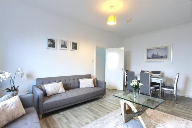 2 bed Flat for sale Image 4