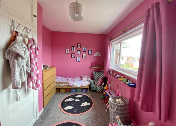 5 Warrior Ave bed 2.jpg