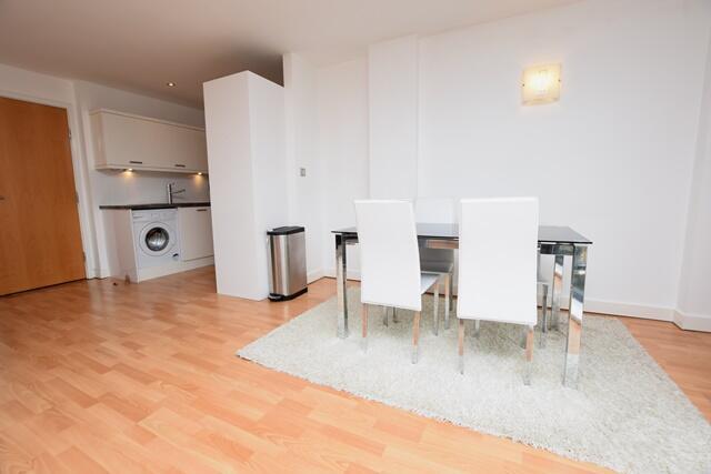 2 bed Apartment to rent Image 3
