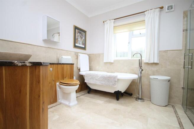 BATHROOM/W.C