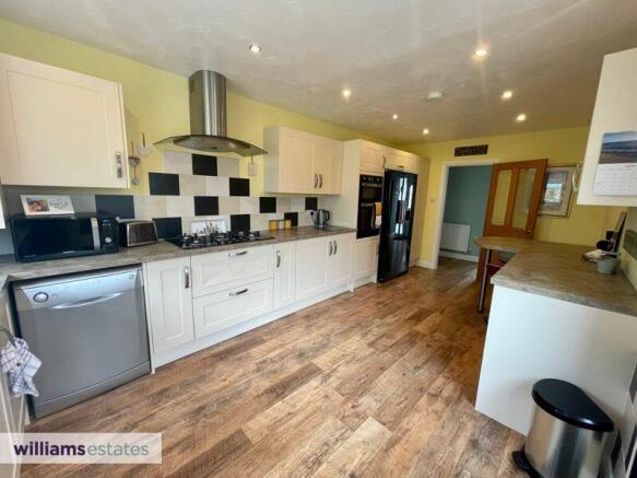 Kitchen/ Breakfast Room