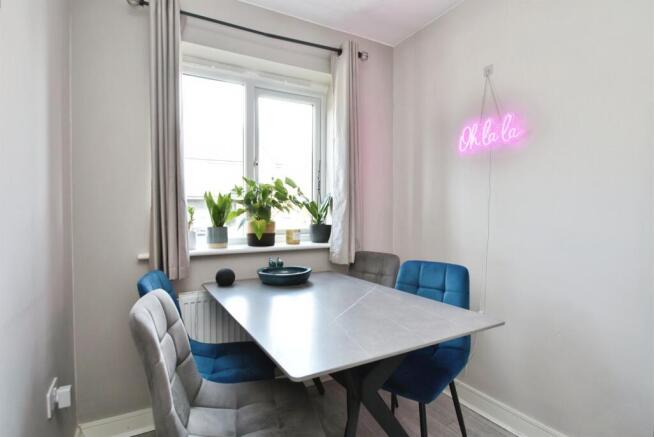 2 bed Semi-Detached for sale Image 7