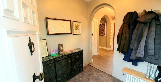 SECURE ENTRANCE PORCH: