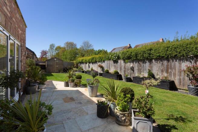 4 bed Detached for sale Image 7