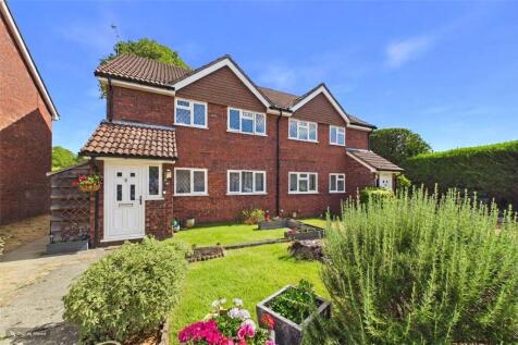 Meadowbank Road, Lightwater, Surrey, GU18