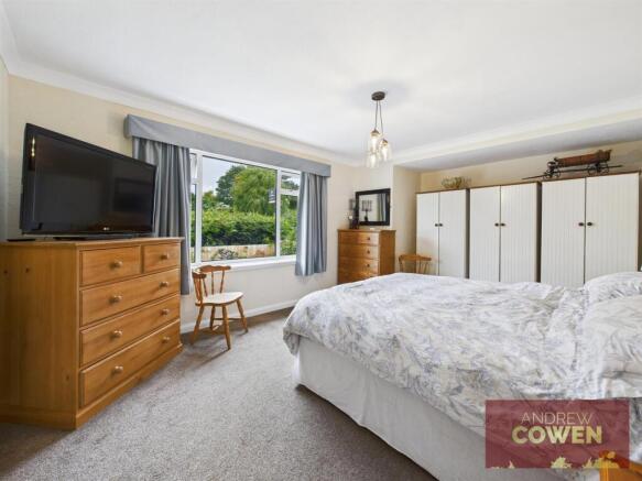 2 bed Detached Bungalow for sale Image 8
