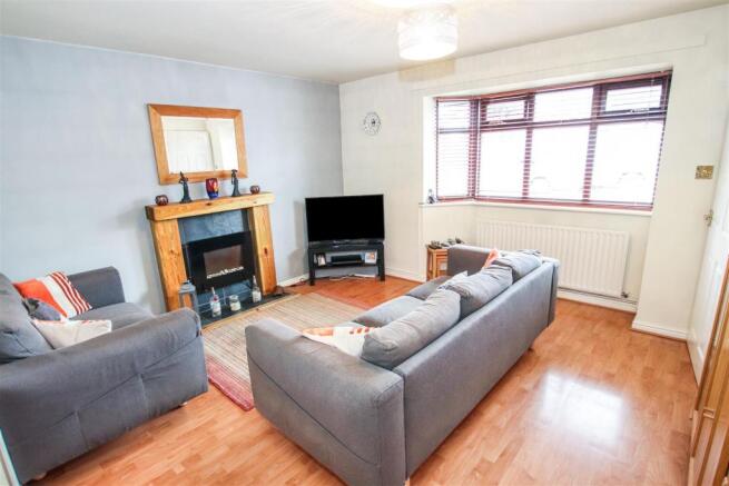 BAY FRONTED LOUNGE