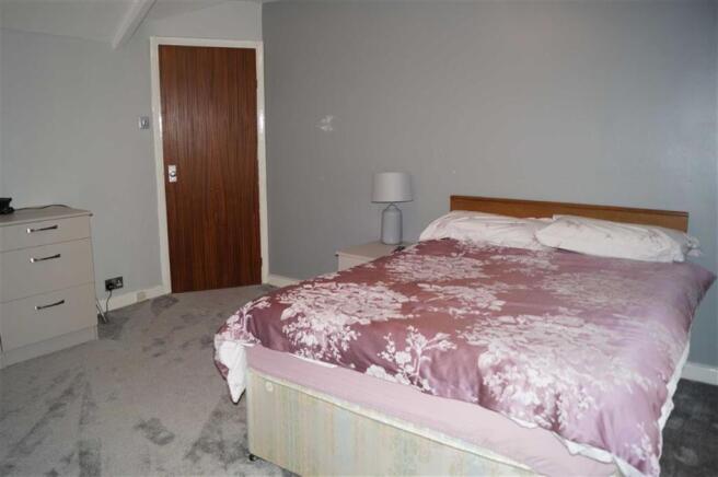MASTER BEDROOM 1 (FRONT)