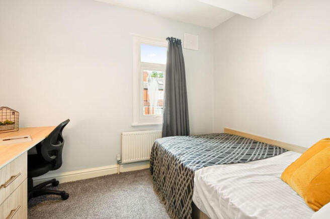 6 bed House to rent Image 8