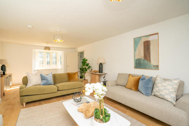 5 bed Detached for sale Image 6