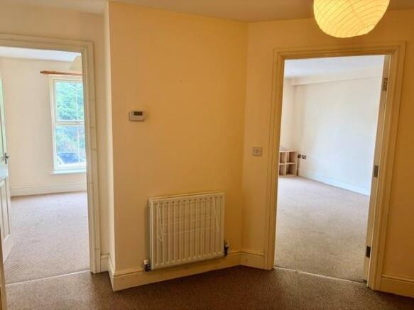 2 bed House to rent Image 5