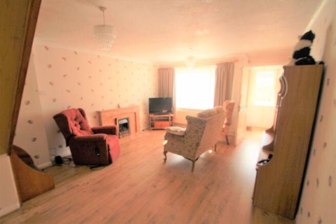 Lounge/dining ...