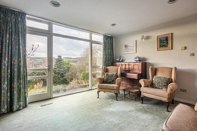5 bed Detached for sale Image 8