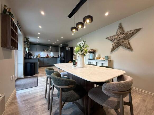 4 bed Detached for sale Image 6