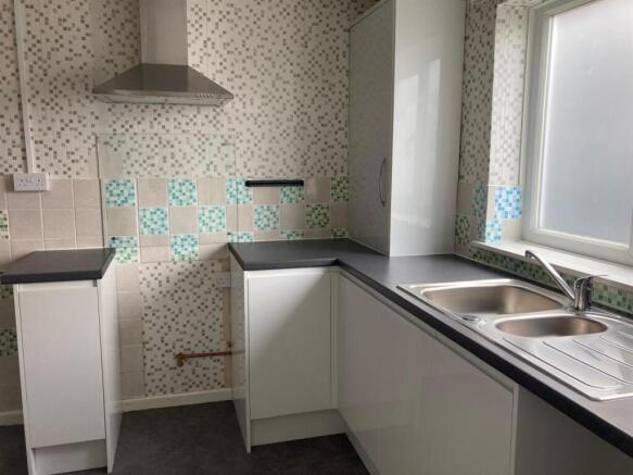 9 Regent Street - kitchen 2.JPG