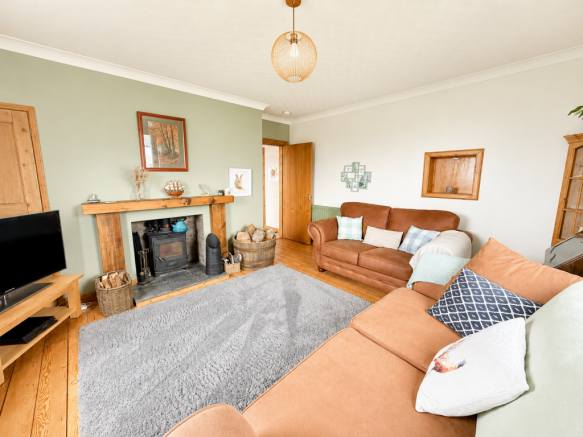 1 Linns Cottage, Collin, DG1 3SA - Braidwoods Soli