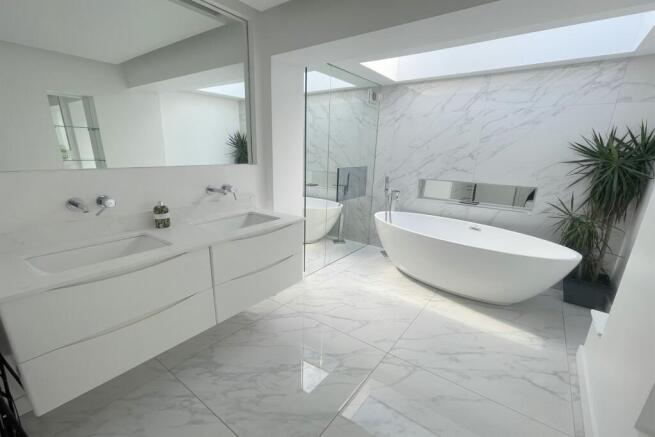 Luxury family bathro