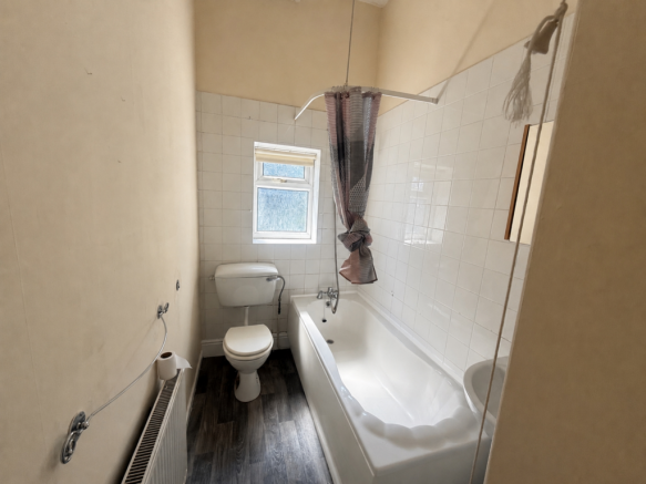 2 bed Terraced to rent Image 10