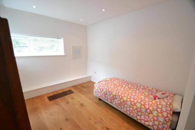 bed 4