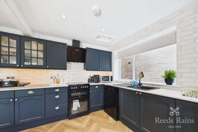 2 bed Semi-Detached to rent Image 5