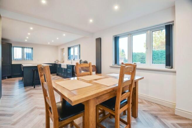 4 bed Detached for sale Image 7