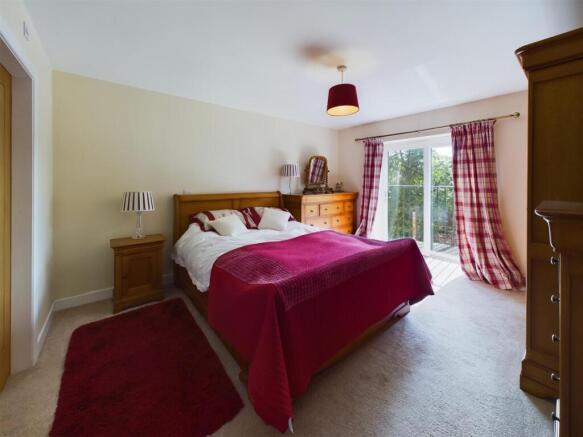 4 bed Semi-Detached for sale Image 10