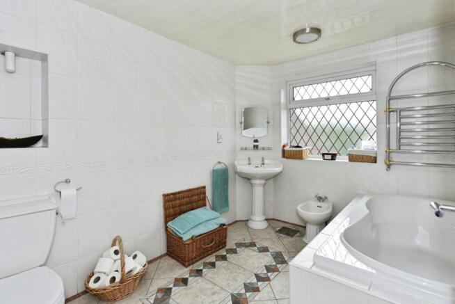 4 bed Semi-Detached for sale Image 10