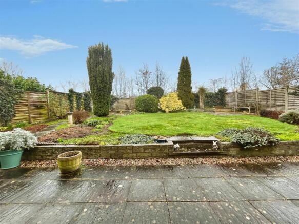 81069211--4624-9625-163BDB3B4777-11669-00000736E81