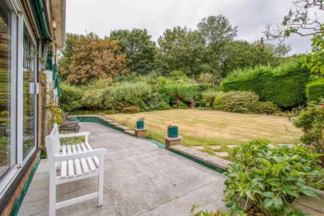 5 bed Detached for sale in wakefield