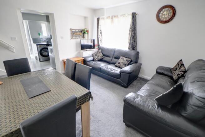 3 bed Semi-Detached for sale Image 4