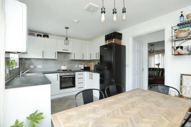3 bed Semi-Detached for sale Image 5