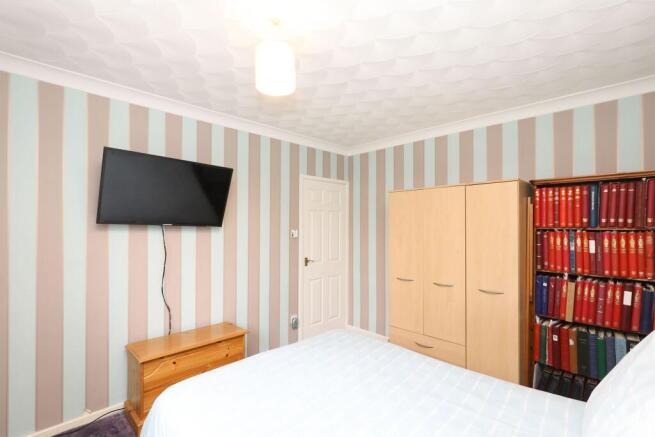 4 bed Link Detached House for sale Image 12