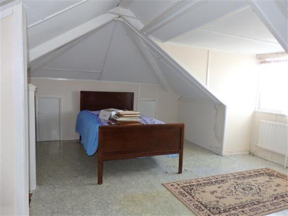 BEDROOM 4 :