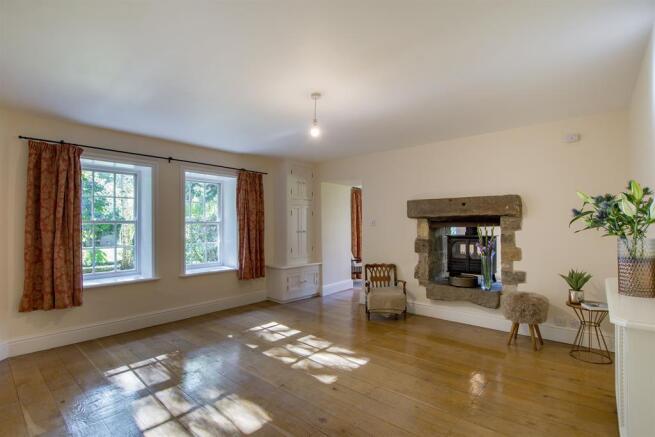 4 bed Detached to rent Image 8
