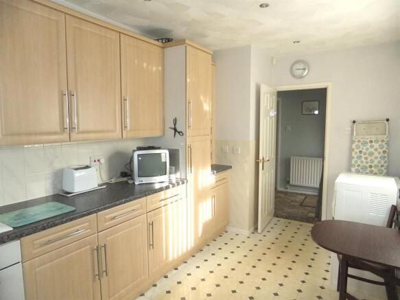 KITCHEN 2ND PIC