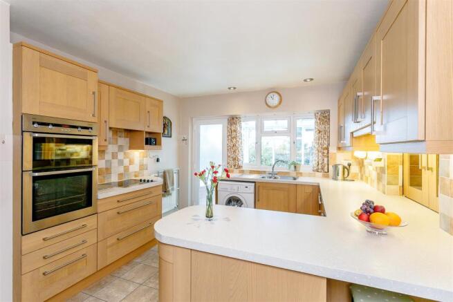 8368109-interior13.jpg
