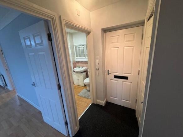 2 bed Apartment to rent Image 8