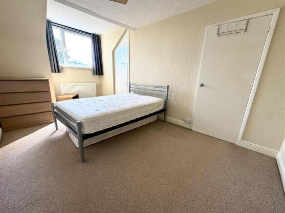 3 bed Terraced to rent Image 9