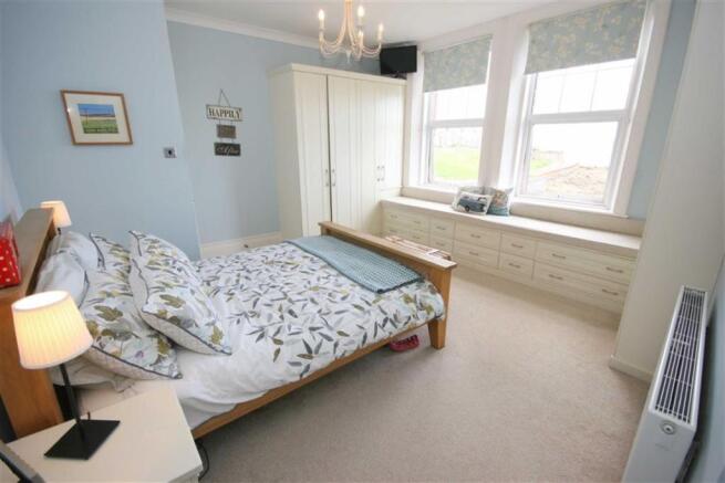 FRONT DOUBLE BEDROOM