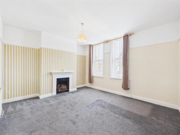 3 bed Terraced for sale Image 6