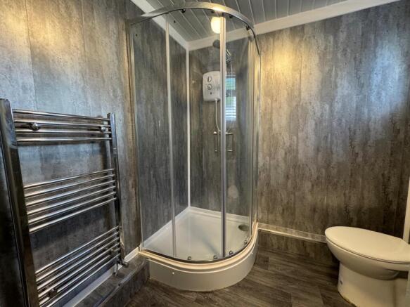 2 bed Terraced to rent Image 6