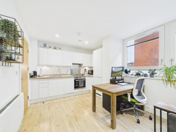 CAM02136G0-PR0497-STILL008