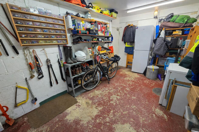 Garage 1 inside