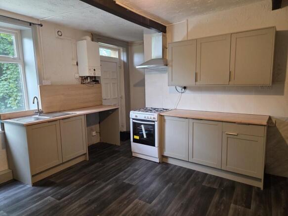 2 bed Terraced to rent Image 6